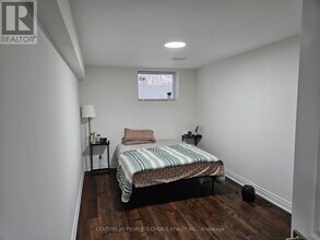 2 Forfar Ct in Kitchener, ON - Building Photo - Building Photo