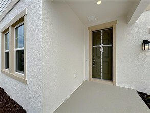 1679 Meadowlark Dr in Deltona, FL - Foto de edificio - Building Photo