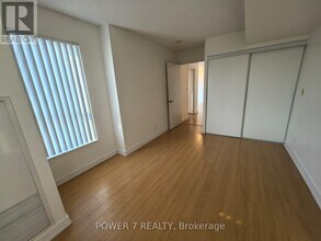 38-2338 Lee Centre Dr in Toronto, ON - Building Photo - Building Photo