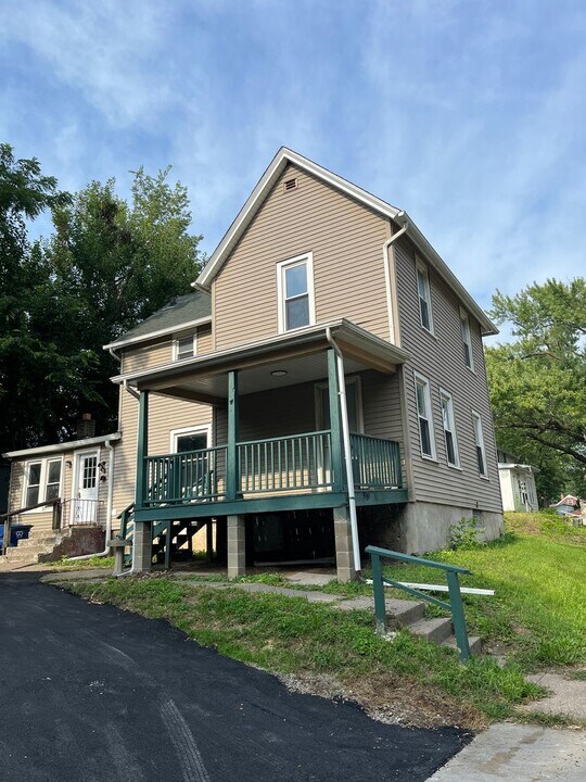 919 W 10th St in Davenport, IA - Building Photo