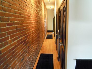 2010 E Carson St, Unit 200 in Pittsburgh, PA - Foto de edificio - Building Photo