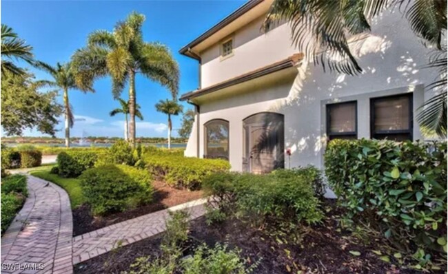 1407 Santiago Cir in Naples, FL - Foto de edificio - Building Photo