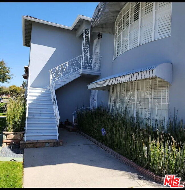6220 La Tijera Blvd in Los Angeles, CA - Building Photo - Building Photo