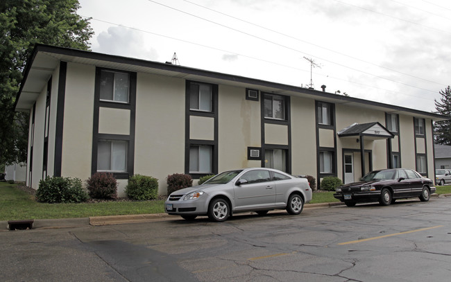 Intown Apartments in Lester Prairie, MN - Building Photo - Building Photo