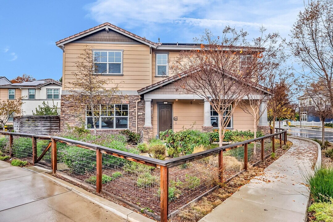 33 Irby Ranch Dr in Pleasanton, CA - Building Photo