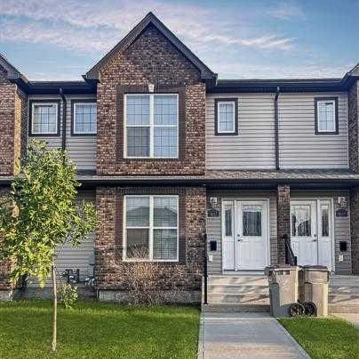 8823-8896 96 Ave in Grande Prairie, AB - Building Photo