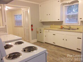 2746 Dogwood Ave in Charlotte, NC - Building Photo - Building Photo