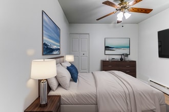 Somerset Manor East Apartments in Sterling Heights, MI - Foto de edificio - Building Photo