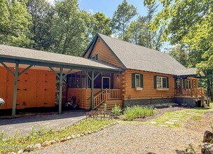 7 McGowan Way in Lake George, NY - Building Photo - Building Photo