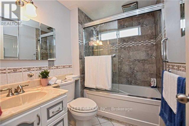37 Caledon Ct in Oshawa, ON - Building Photo - Building Photo