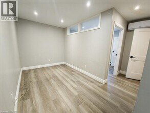 410 Hazel St in Waterloo, ON - Building Photo - Building Photo