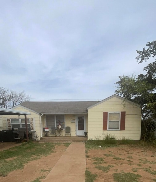 property at 2804 2nd Pl