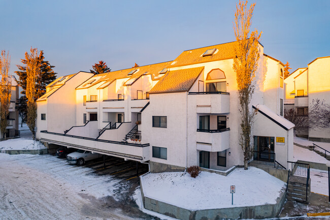 Beacon Hill Apartments in Calgary, AB - Building Photo - Building Photo