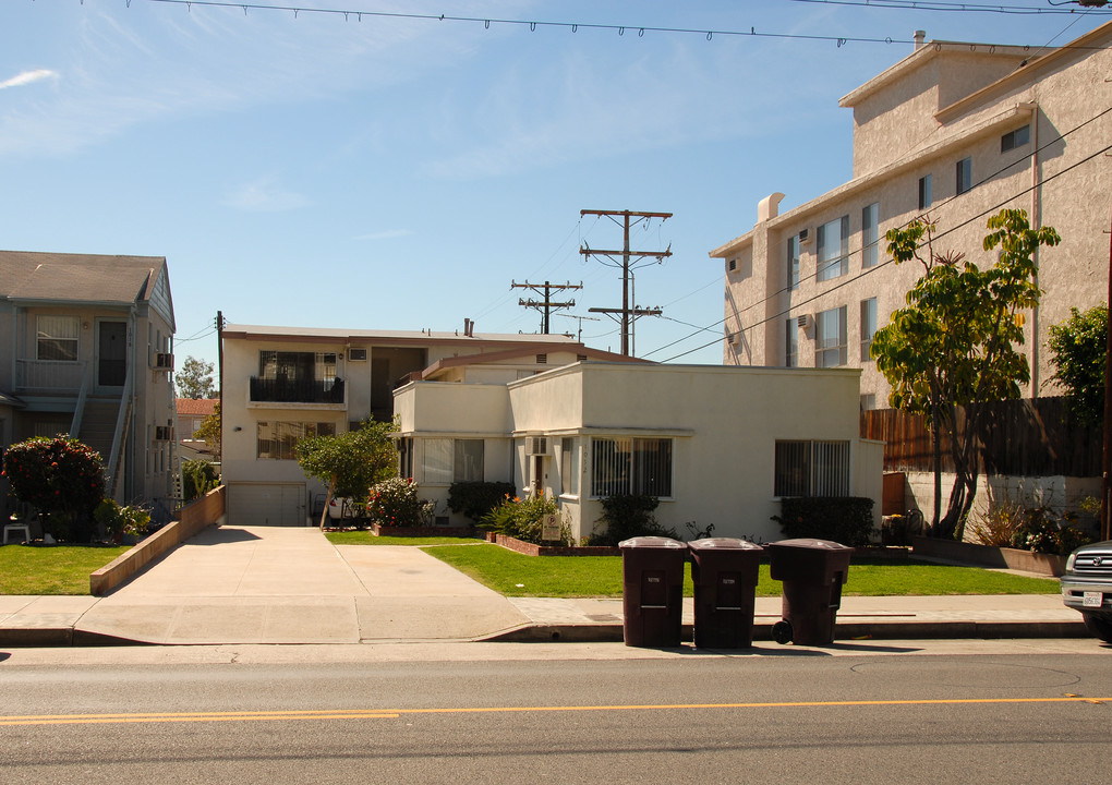 1012 E Wilson Ave in Glendale, CA - Building Photo