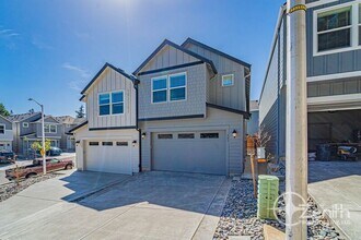 121 NE Newhouse Rd in Vancouver, WA - Building Photo - Building Photo