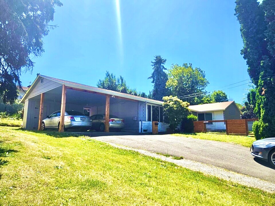 2312 NE Lombard St in Portland, OR - Building Photo