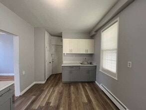 43 Rutgers Ave, Unit 2R4 in Jersey City, NJ - Building Photo - Building Photo