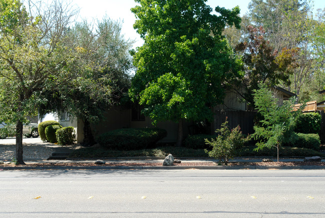 1821 Mission Blvd in Santa Rosa, CA - Building Photo - Building Photo