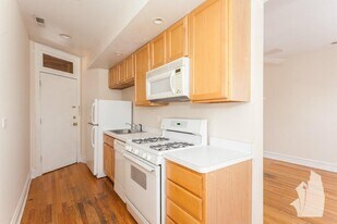 1200 W Wellington Ave, Unit 1202-1 Apartments