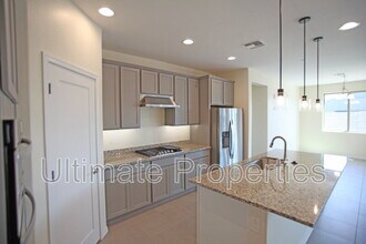 13251 W Dale Ln in Peoria, AZ - Foto de edificio - Building Photo