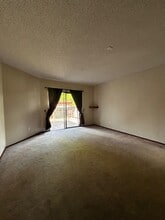7689 Melody Dr in Rohnert Park, CA - Foto de edificio - Building Photo