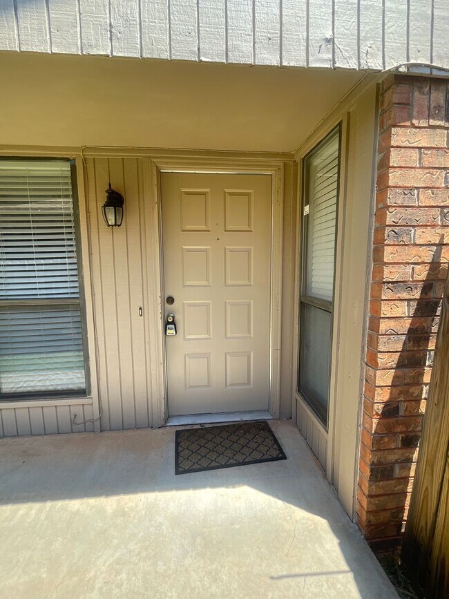 12104 Briarlake Ct in Oklahoma City, OK - Building Photo - Building Photo