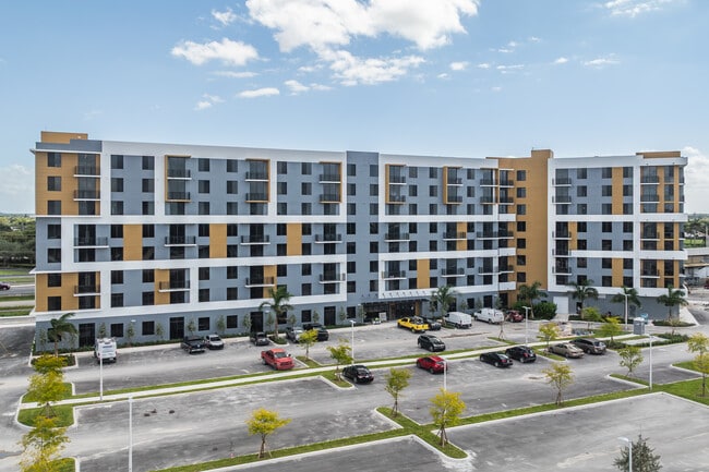 Princeton Crossings in Naranja, FL - Foto de edificio - Building Photo