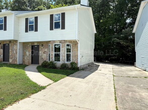 3626 N Hopkins Ct in Powder Springs, GA - Building Photo - Building Photo