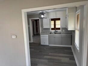 1121 W Harry St in Wichita, KS - Building Photo - Building Photo