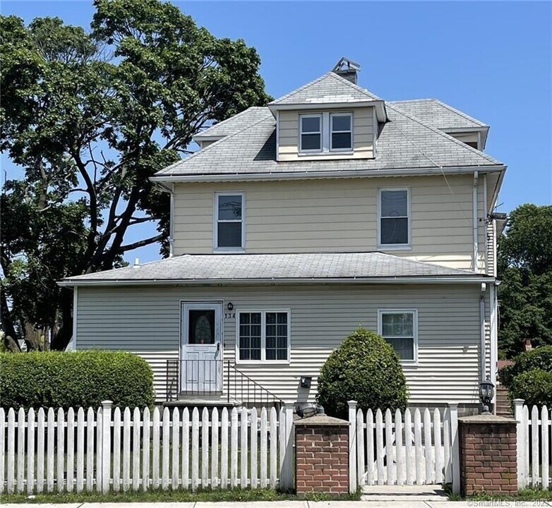 134 Woodward Ave-Unit -2nd & 3rd Floor in Norwalk, CT - Building Photo
