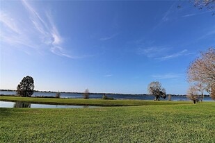 403 Laurel Cove Way in Winter Haven, FL - Building Photo