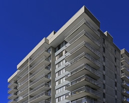 Vista Royale in White Rock, BC - Building Photo