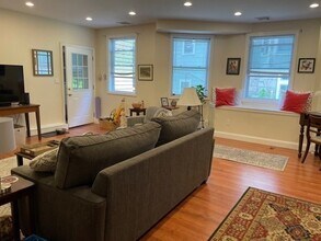 25 Chase St-Unit -B in Newton, MA - Building Photo - Building Photo
