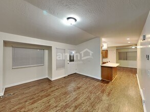 1074 E 3250 N in Layton, UT - Building Photo - Building Photo