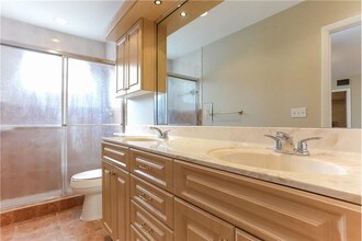 5515 Cleveland St in Hollywood, FL - Building Photo - Building Photo