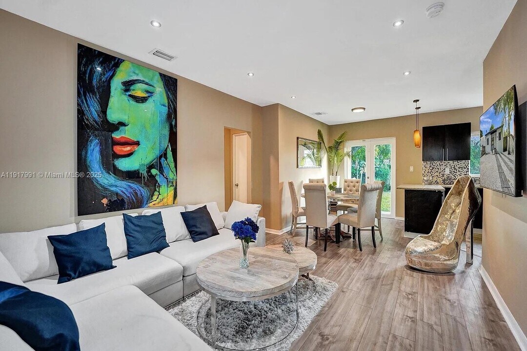 170 NW 46th St in Miami, FL - Building Photo