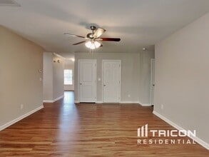 1756 Pinnacle Oaks Dr in Rural Hall, NC - Foto de edificio - Building Photo