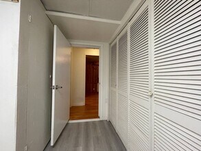 6407 Clinton St in Burnaby, BC - Building Photo - Building Photo