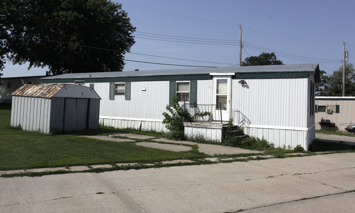 Robert's Mobile Home Court in Plattsmouth, NE - Foto de edificio