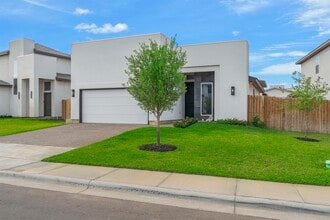 9812 Caddo Lp in Laredo, TX - Building Photo - Building Photo