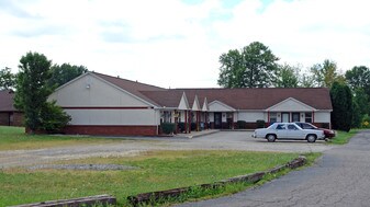 1819 Gracewoods Dr in Niles, OH - Building Photo