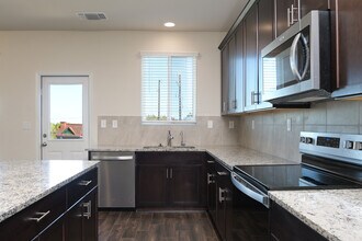 311 Floating Feather in San Antonio, TX - Building Photo - Building Photo