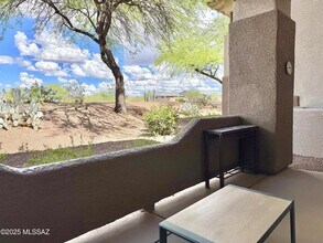 655 W Vistoso Highlands Dr, Unit 104 in Oro Valley, AZ - Building Photo - Building Photo