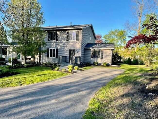 10 Pond Path in Oswego, NY - Building Photo - Building Photo