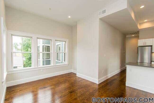 124 Columbia St, Unit 3 in Cambridge, MA - Building Photo - Building Photo