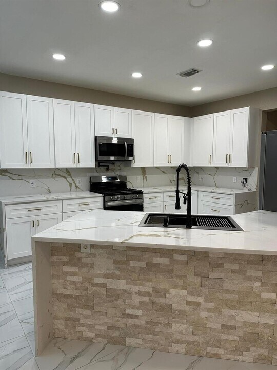 11027 Dellrose Crossing Dr in Richmond, TX - Building Photo