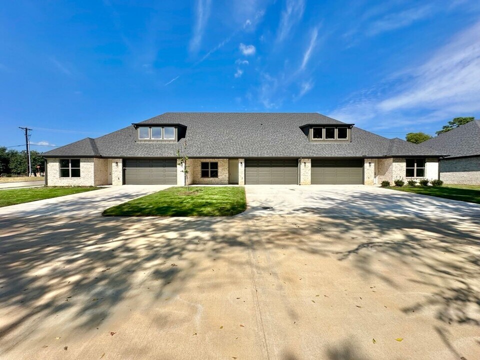 2307 Flint River Rd in Tyler, TX - Building Photo