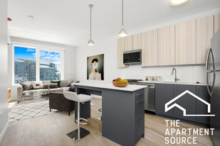 628 N May St, Unit 512 in Chicago, IL - Building Photo