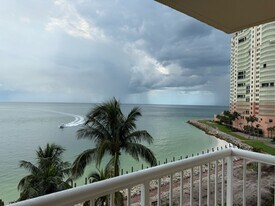 990 Cape Marco Dr in Marco Island, FL - Building Photo