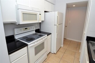8638 Fancy Finch Dr in Tampa, FL - Building Photo - Building Photo